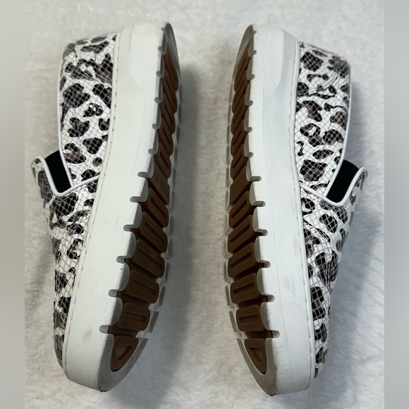 Vionic Dinora Leopard Brow Snake Print Leather Slip-On  Flats with Textured Sole - Picture 5 of 16